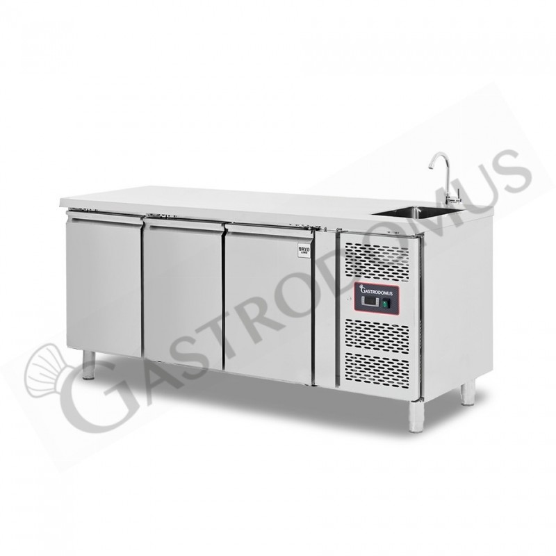 Tavolo Lavello Armadiato Refrigerato 3 porte Prof. 700 mm +2°C/+8°C - con foro rubinetto Ø 25 mm