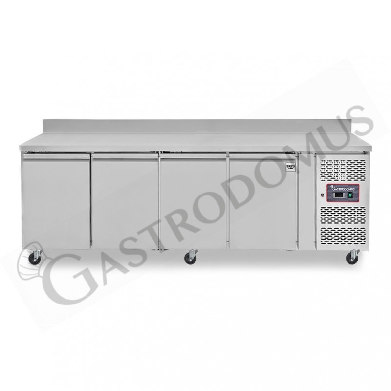 Tavolo Refrigerato 4 porte alzatina su ruote Prof. 700 mm -2°C/+8°C classe energetica D